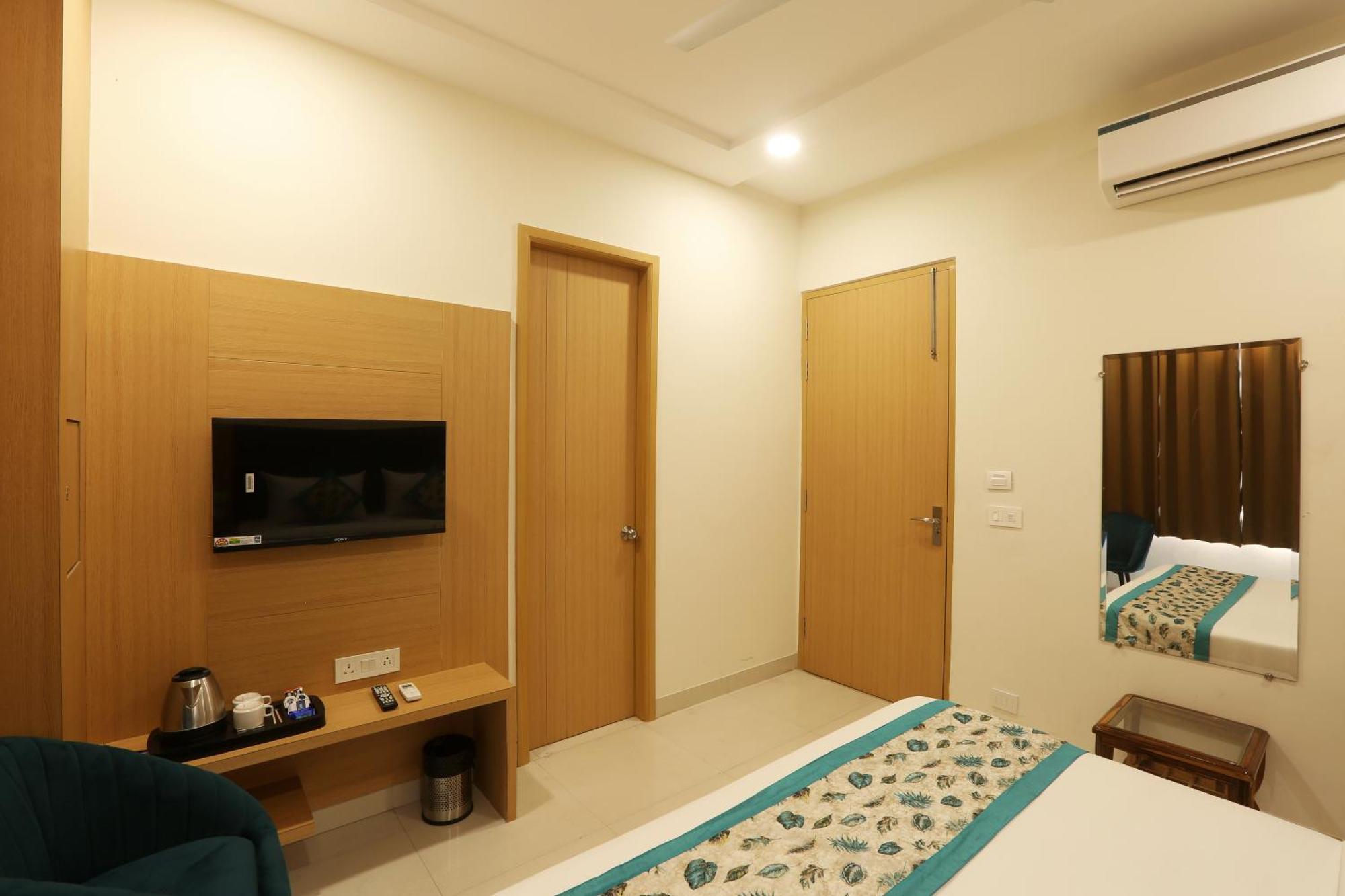 Hotel Prithvi Palace Igi Airport Delhi New Delhi Bagian luar foto