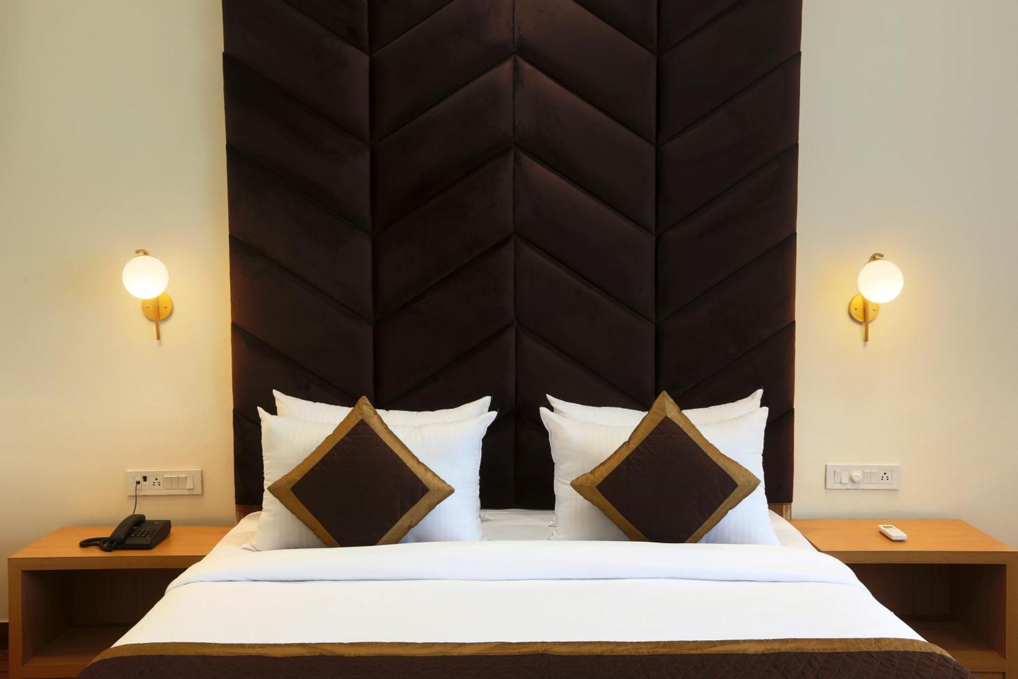 Hotel Prithvi Palace Igi Airport Delhi New Delhi Bagian luar foto