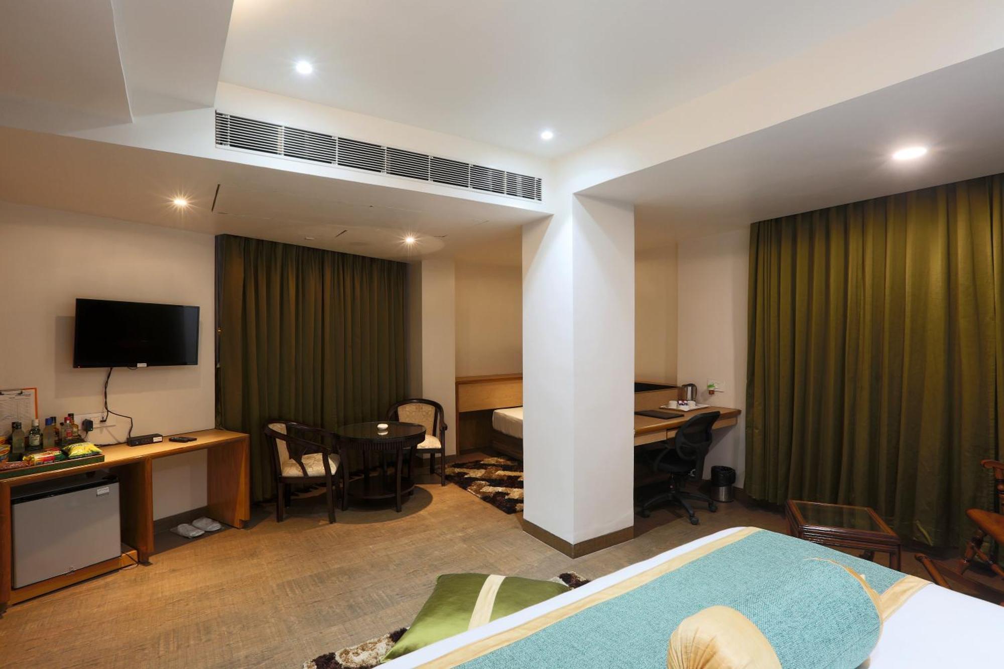 Hotel Prithvi Palace Igi Airport Delhi New Delhi Bagian luar foto